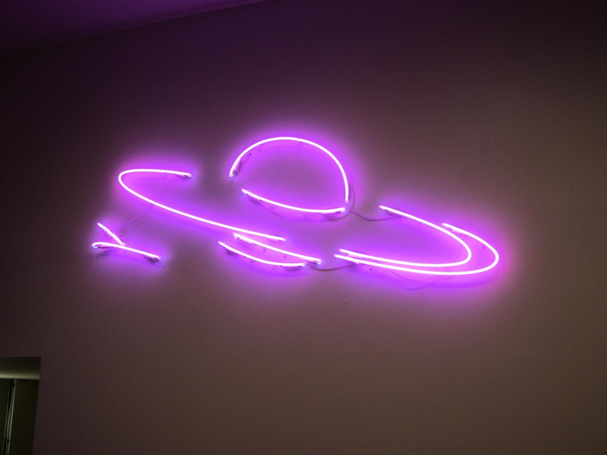 Фиолетовый неон