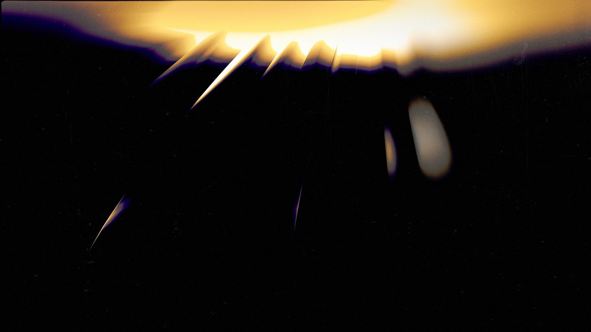 Надпись свет и тьма в разных цветах