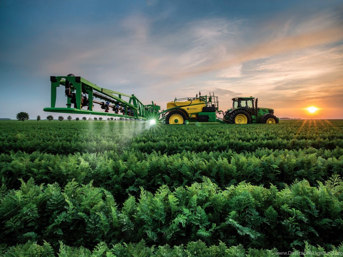 СХ техника John Deere в поле
