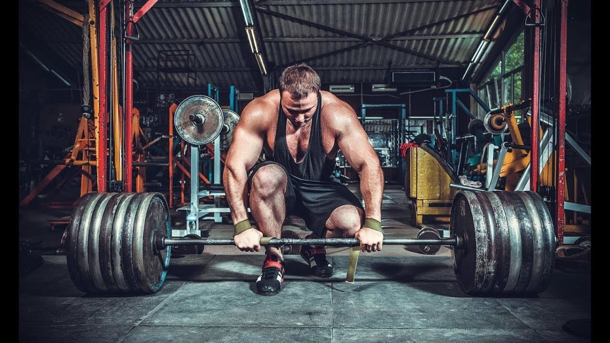 Бодибилдер пауэрлифтер кроссфитер штангист