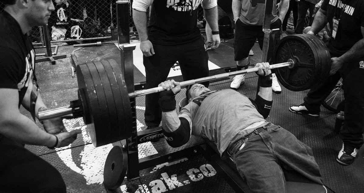 Тяжелая атлетика жим штанги лежа