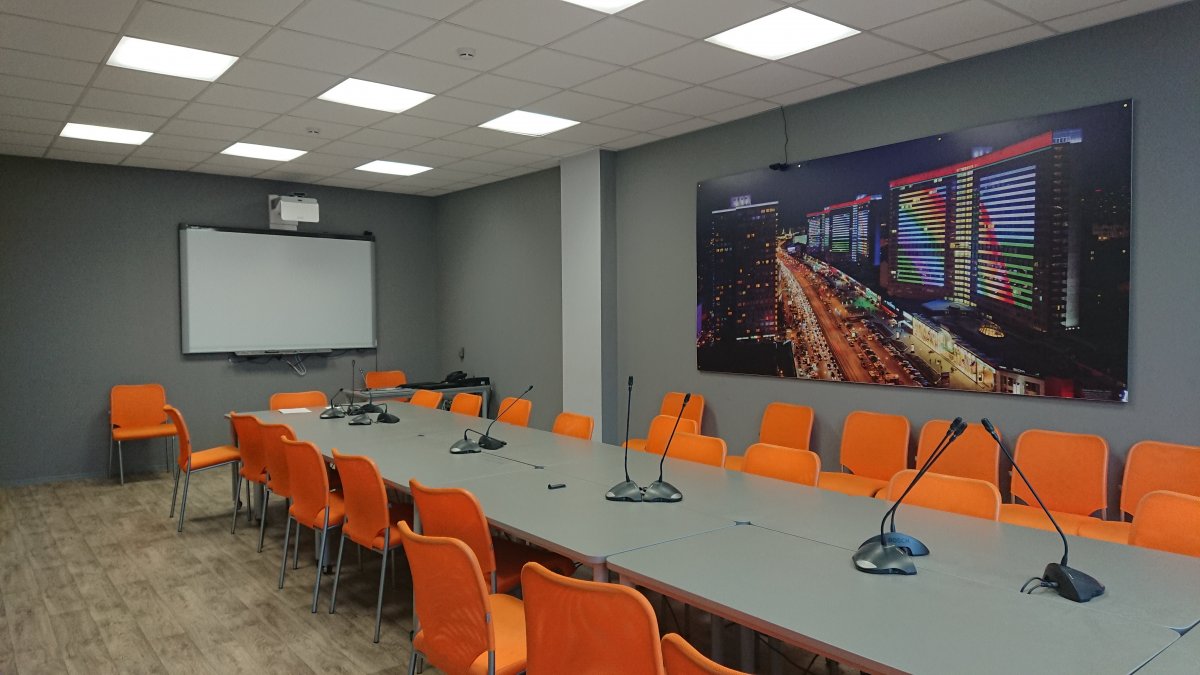 Зал видеоконференции