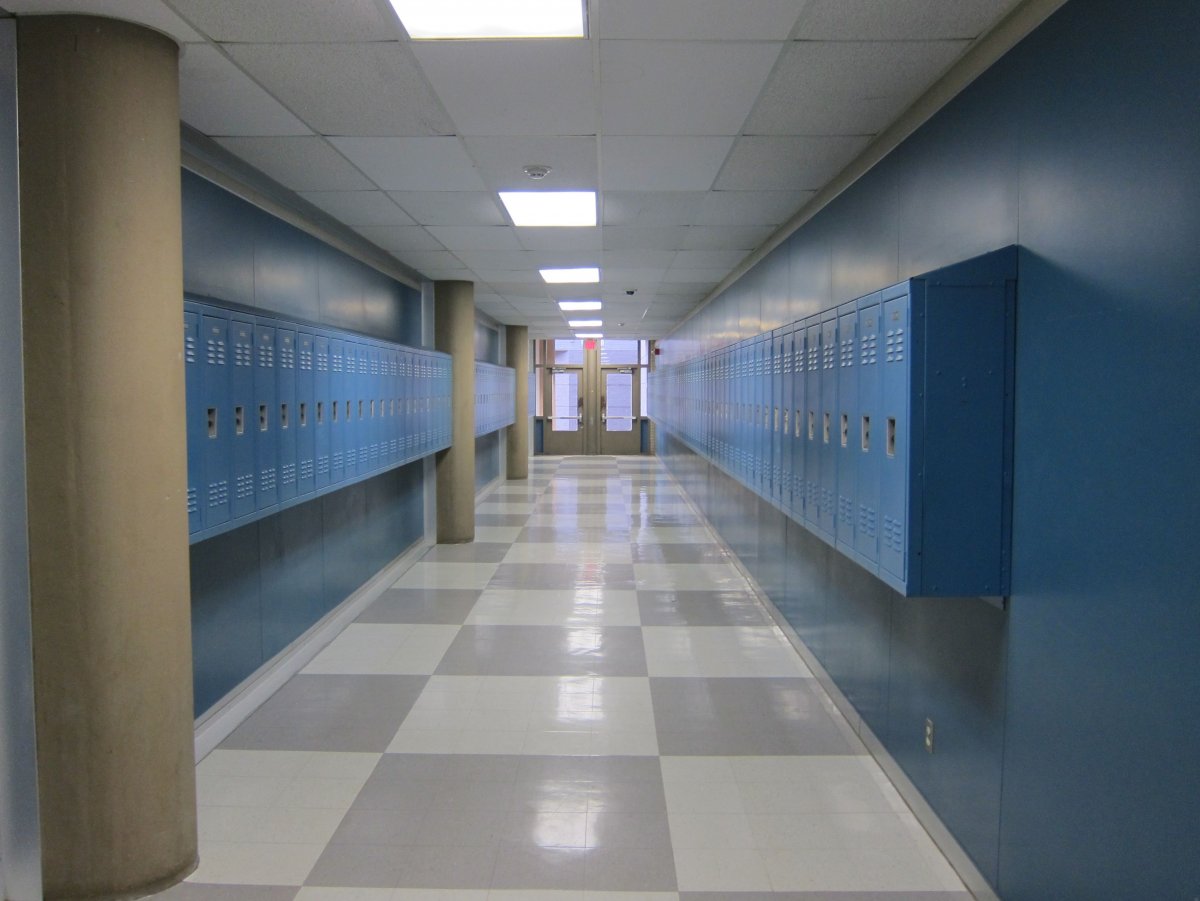 Красивый коридор школы