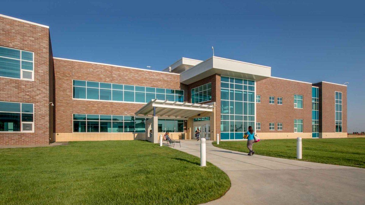 Школа Mouming High School