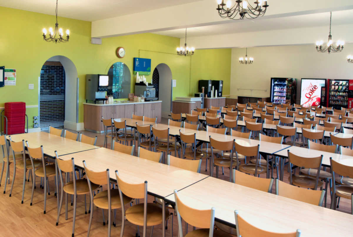 Школьная столовая