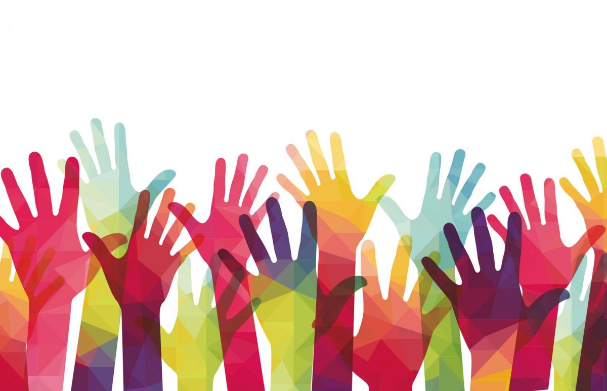 Дети с цветными ладошками