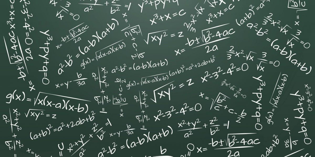 Школьная доска с уравнениями