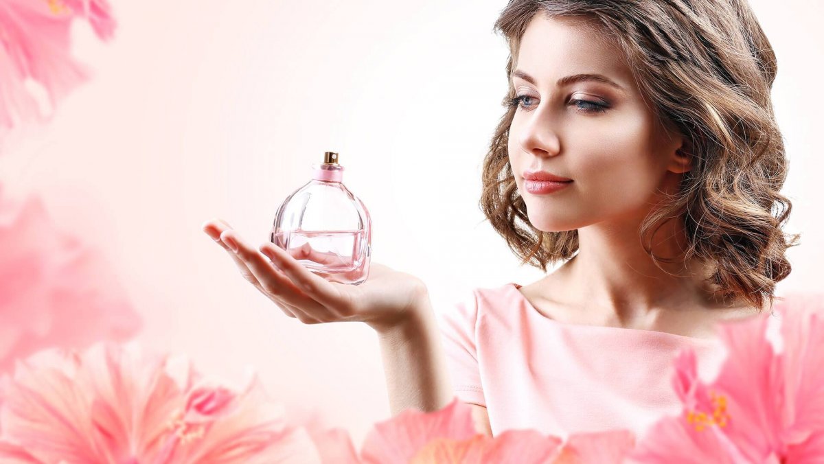 Красивая девушка и Парфюм