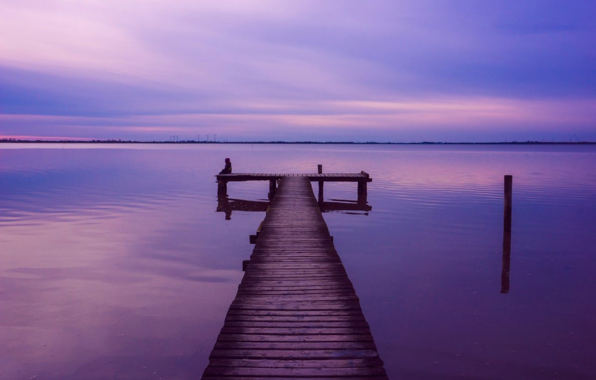 Помост на озере