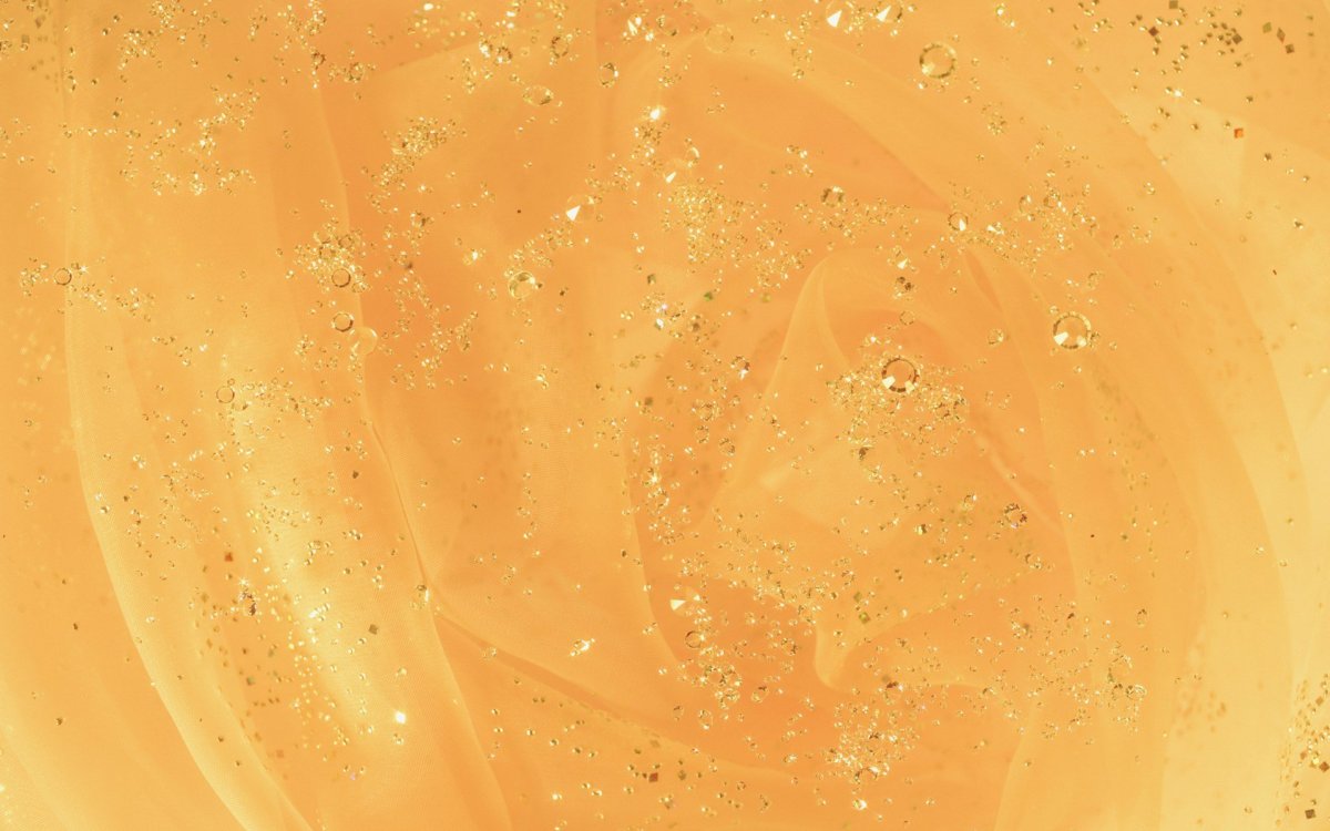 Бледно оранжевый