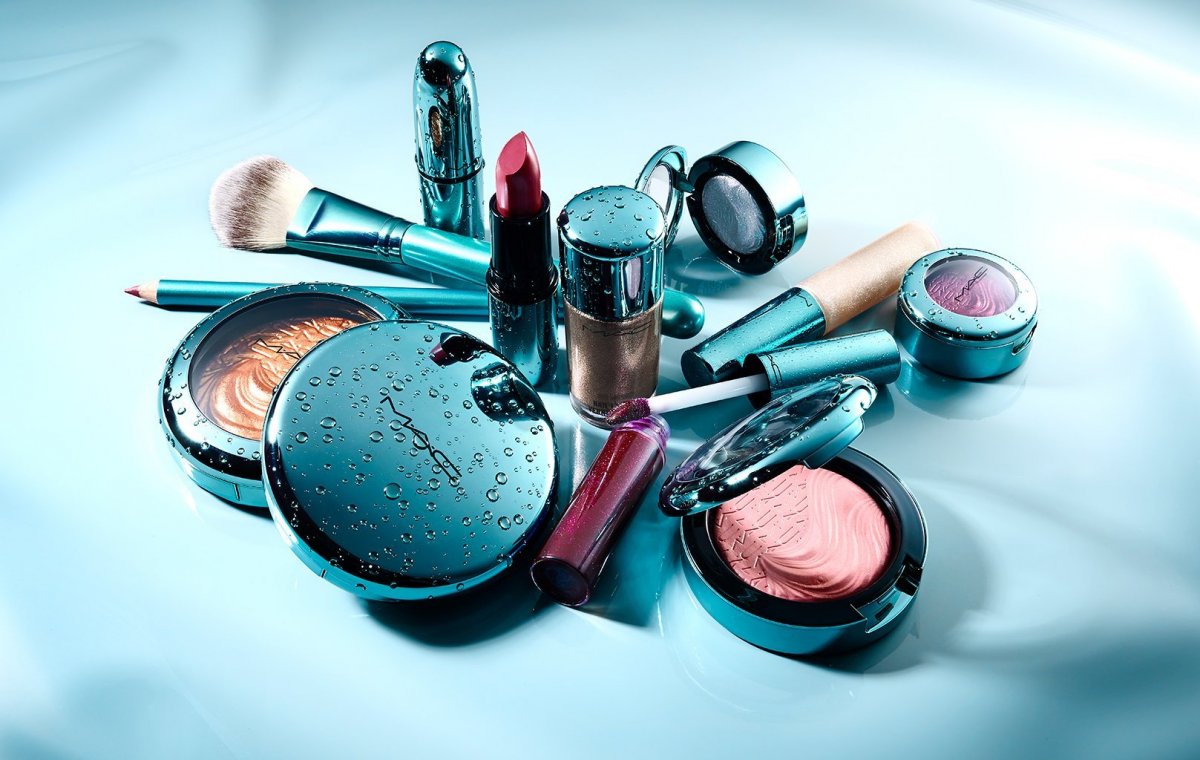 Яркая косметика