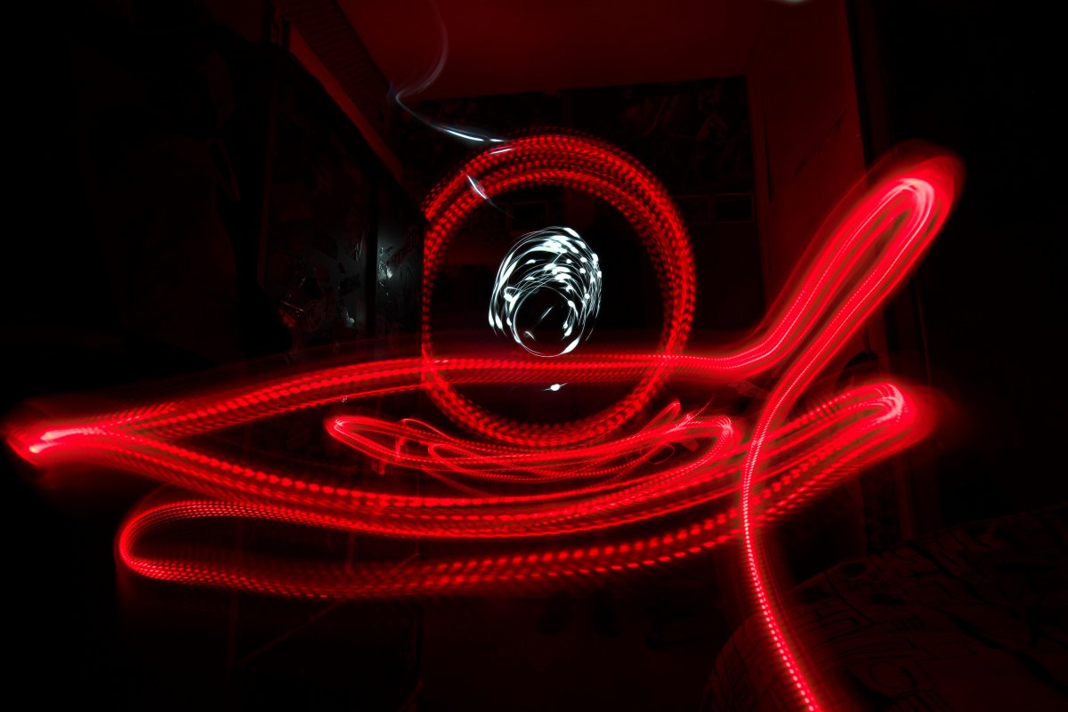 Неоновый красный