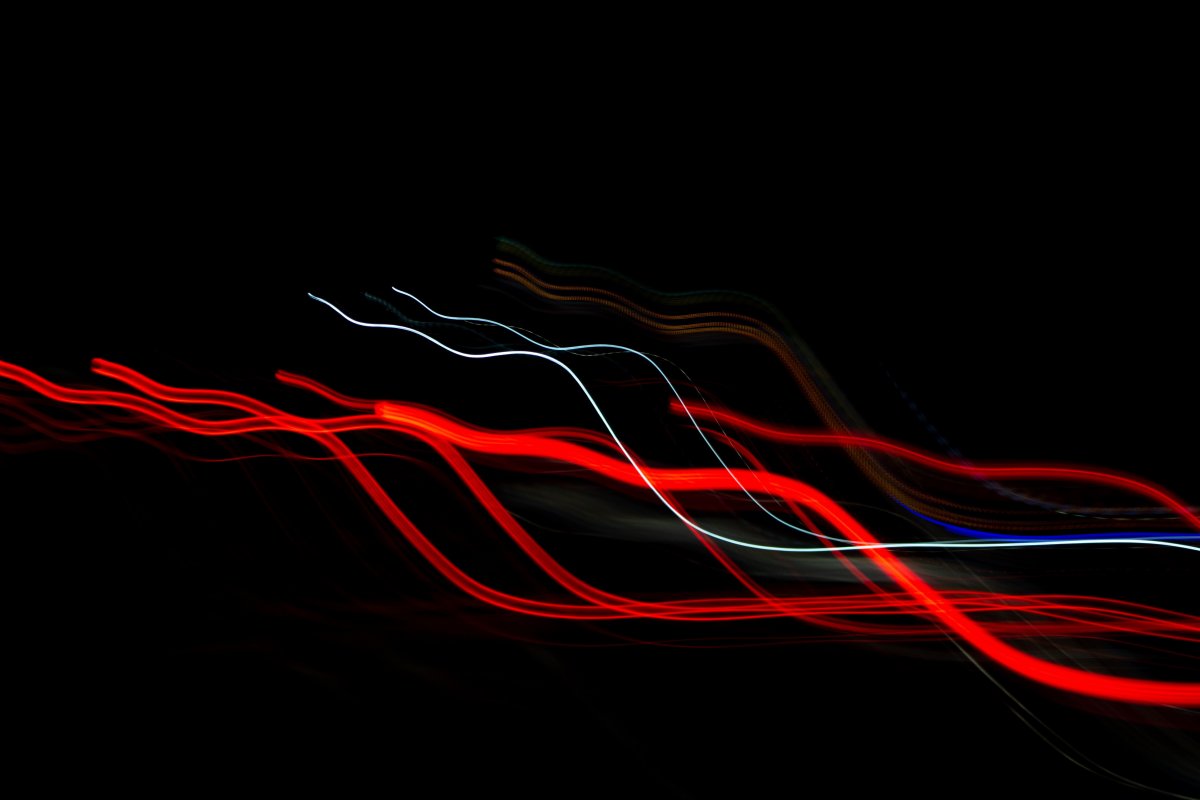 Черный фон с красной полосой