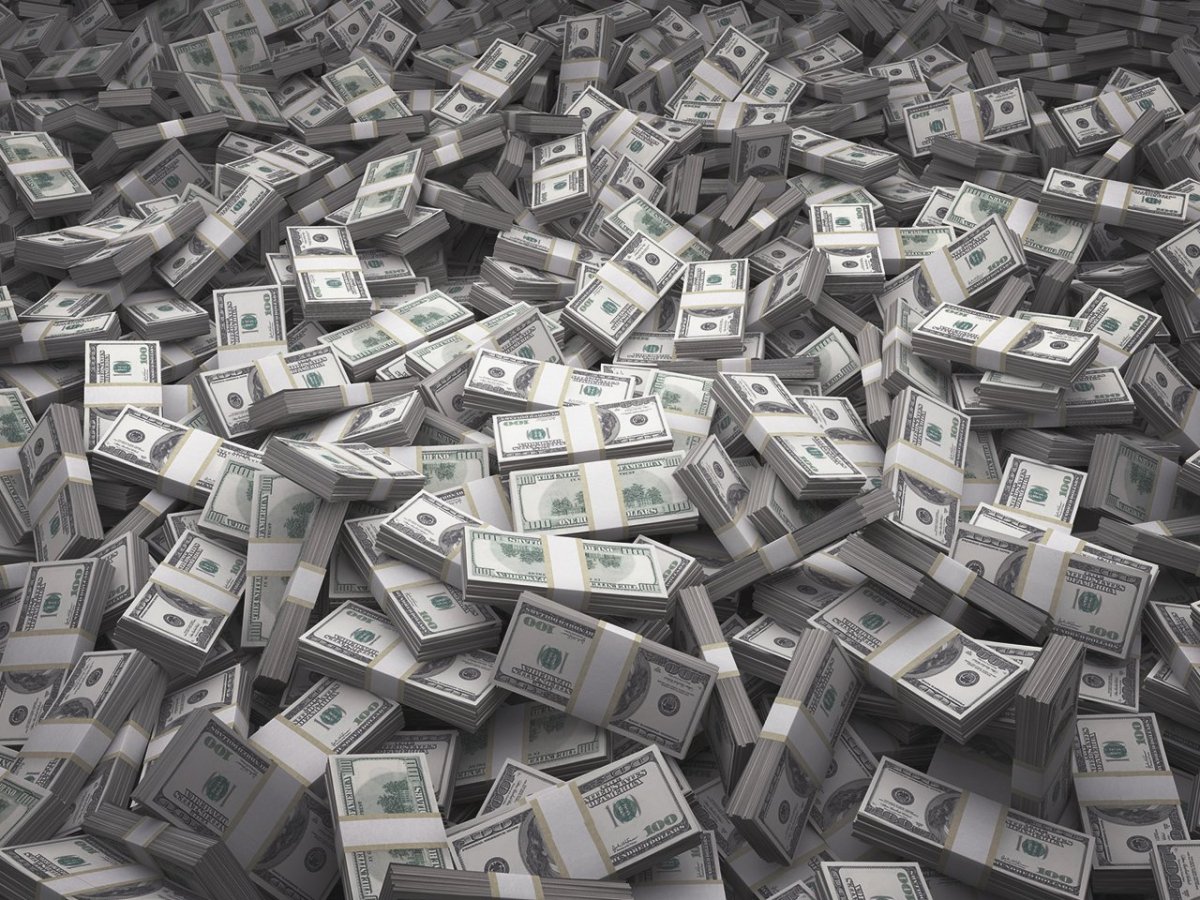 Очень много долларов