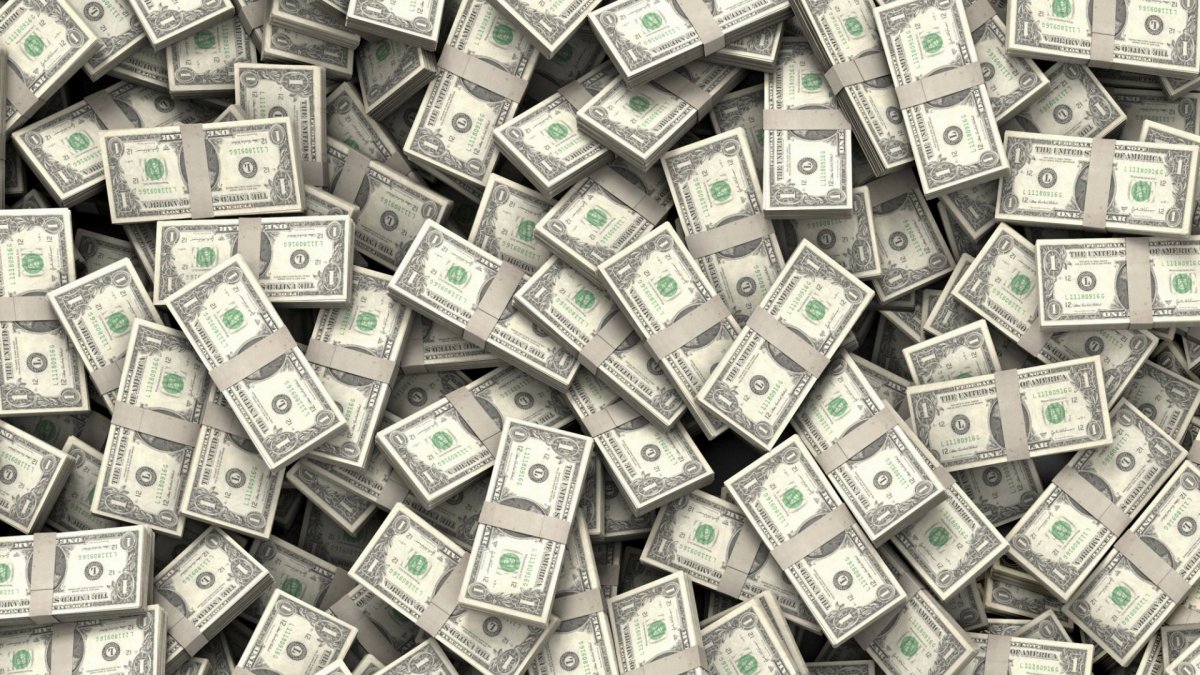 Открытка с кучей долларов