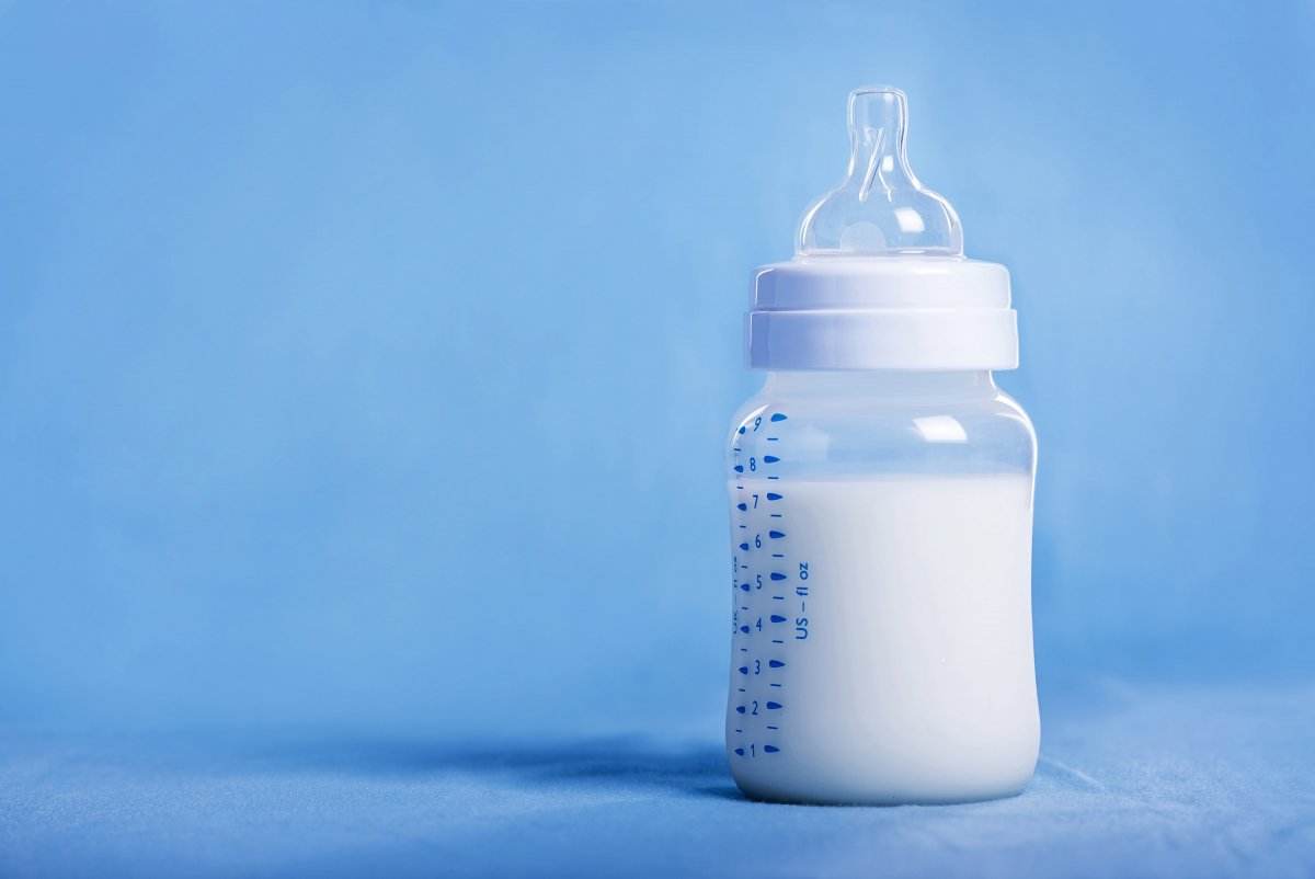 Детская смесь в бутылочке