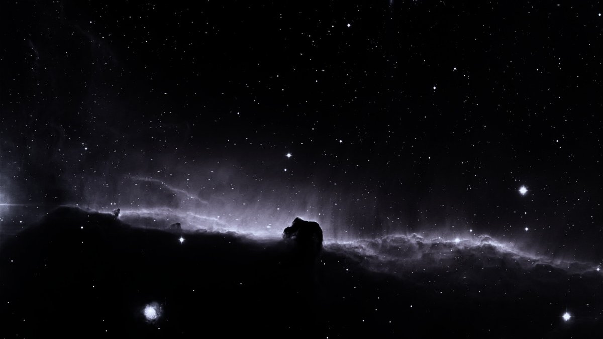 Космос черно белый