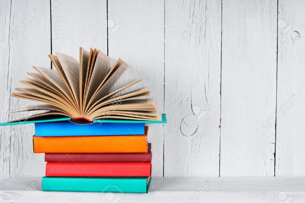 Креативный фон с книгами