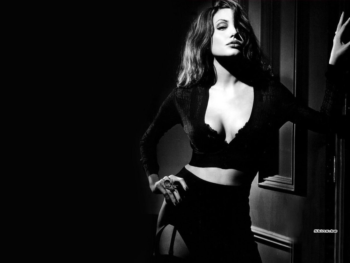 Анджелина Джоли фотосессия в черном