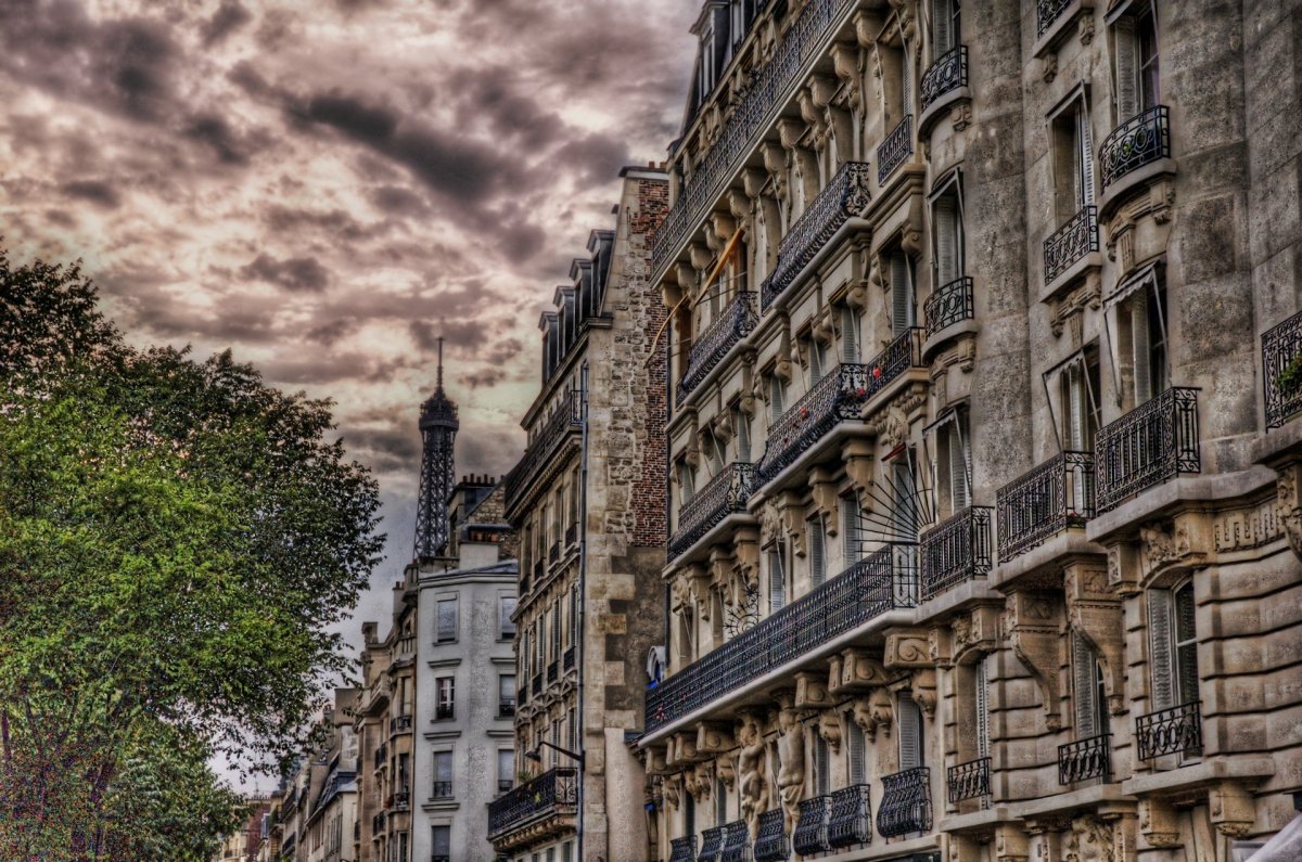 Улица Парижа в профиль