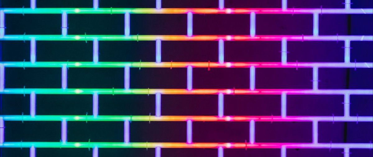 Кирпичная стена неон