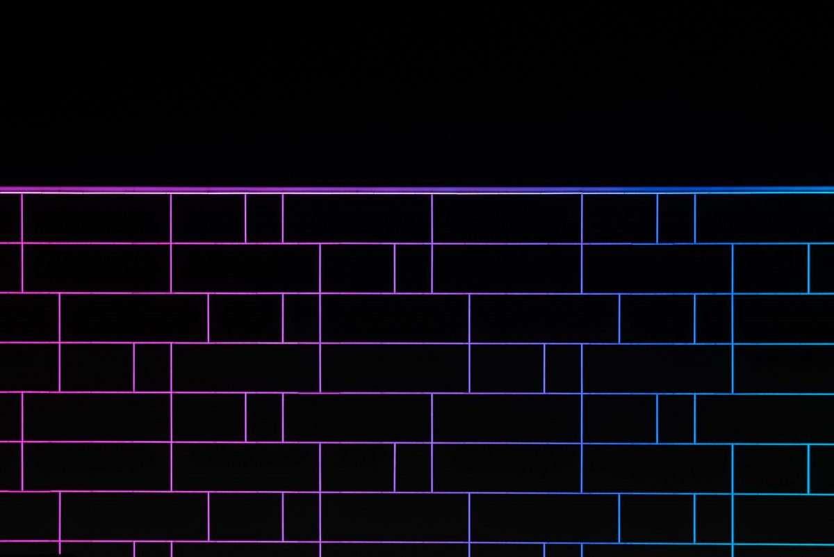 Неоновые кирпичи