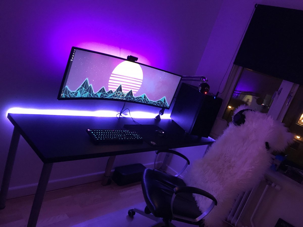 Геймерская комната с неоновой подсветкой