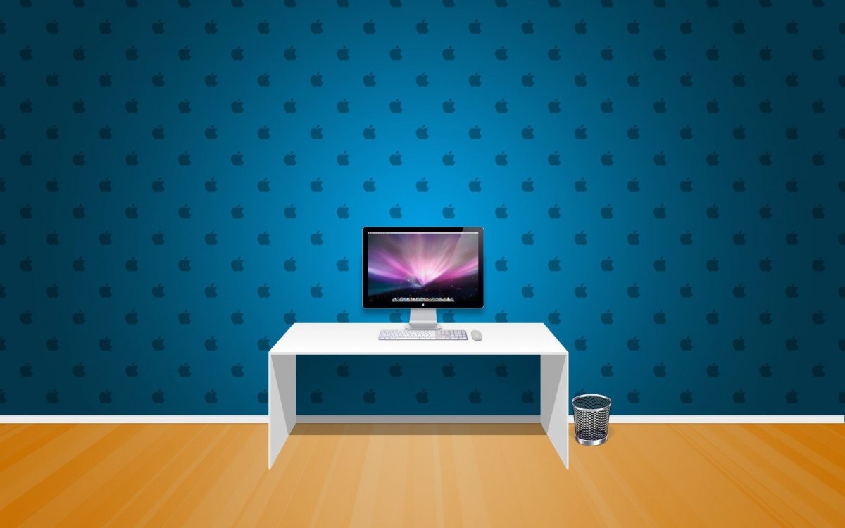 Стол в пустой комнате