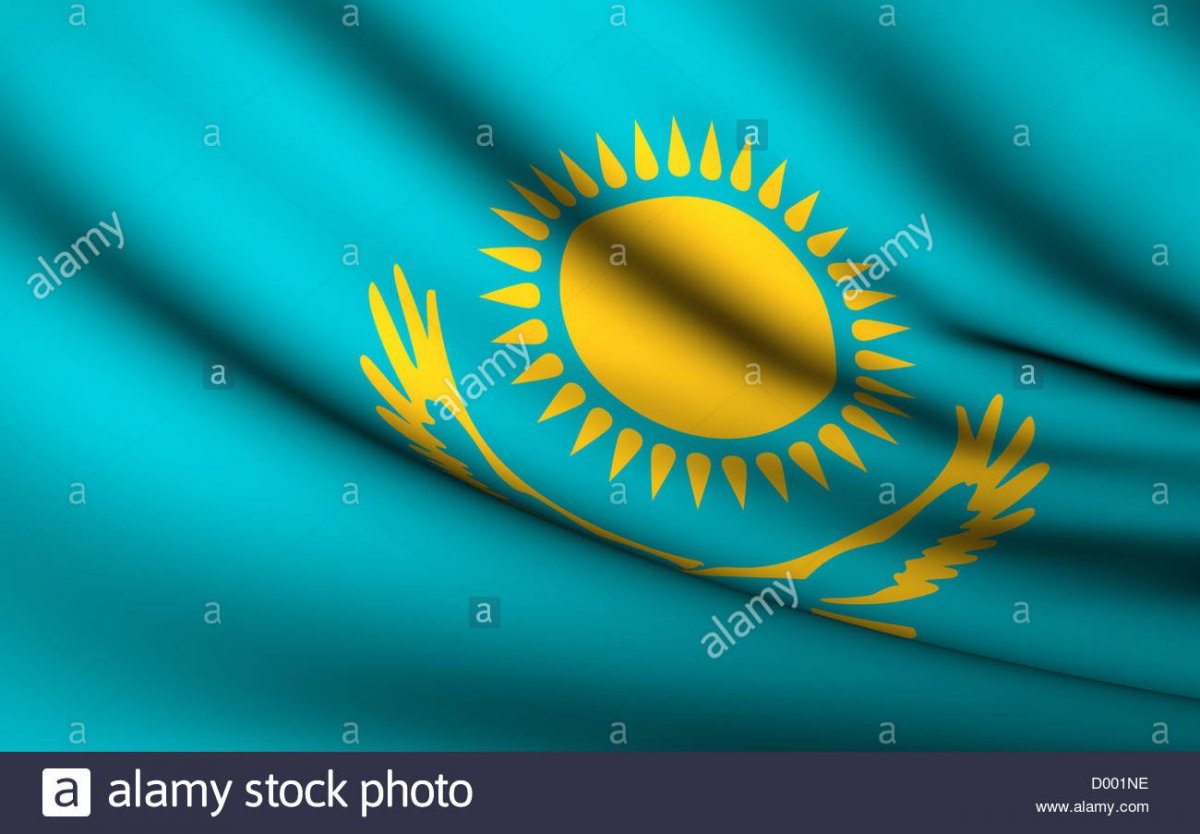 Флаг Казахстана на фоне гор