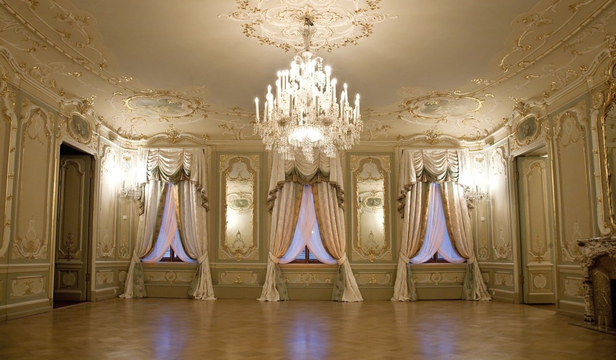 Бальный зал во Дворце 19 века