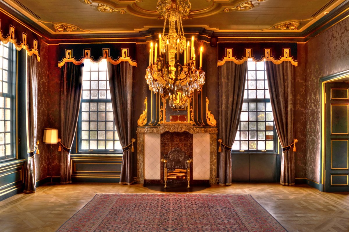 Королевский бальный зал