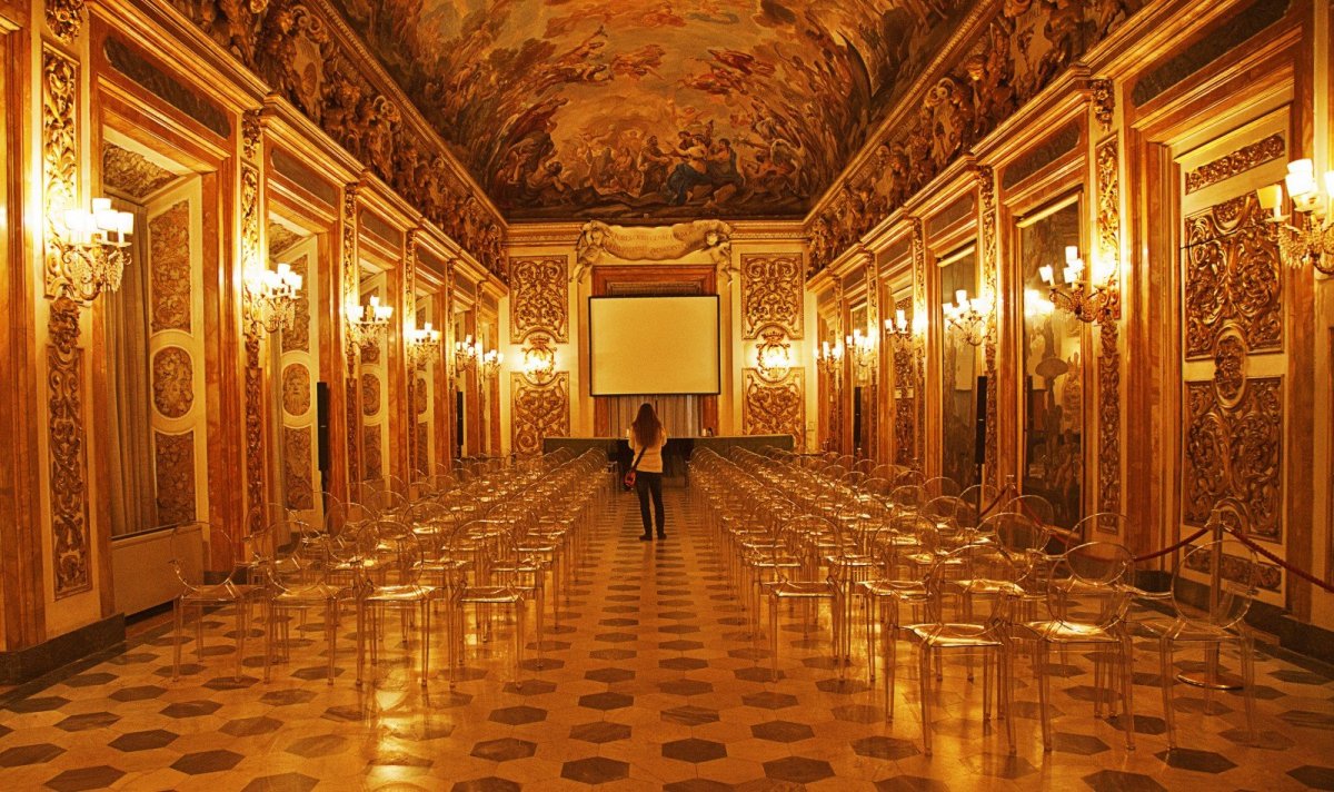 Королевский замок бальный зал