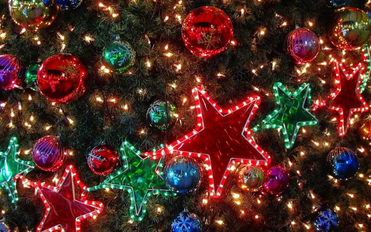 Новогодняя елка с гирляндой