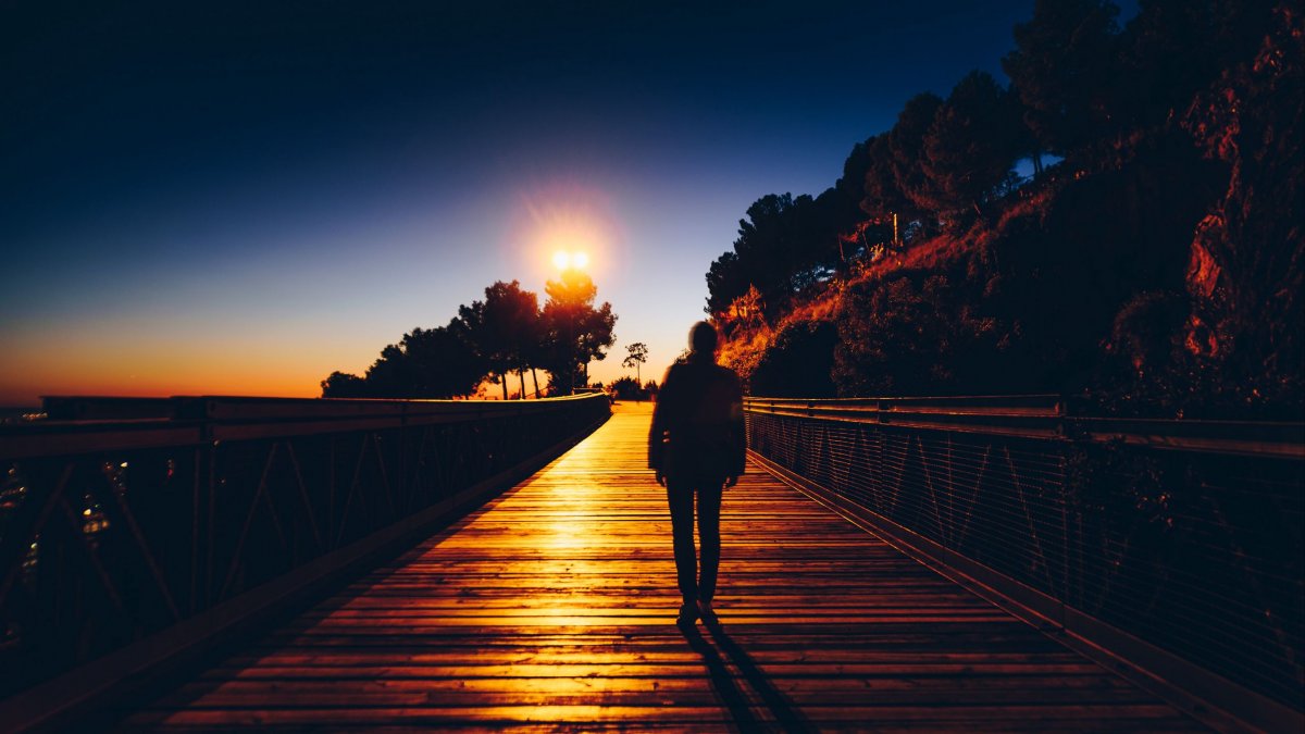 Уходит в закат