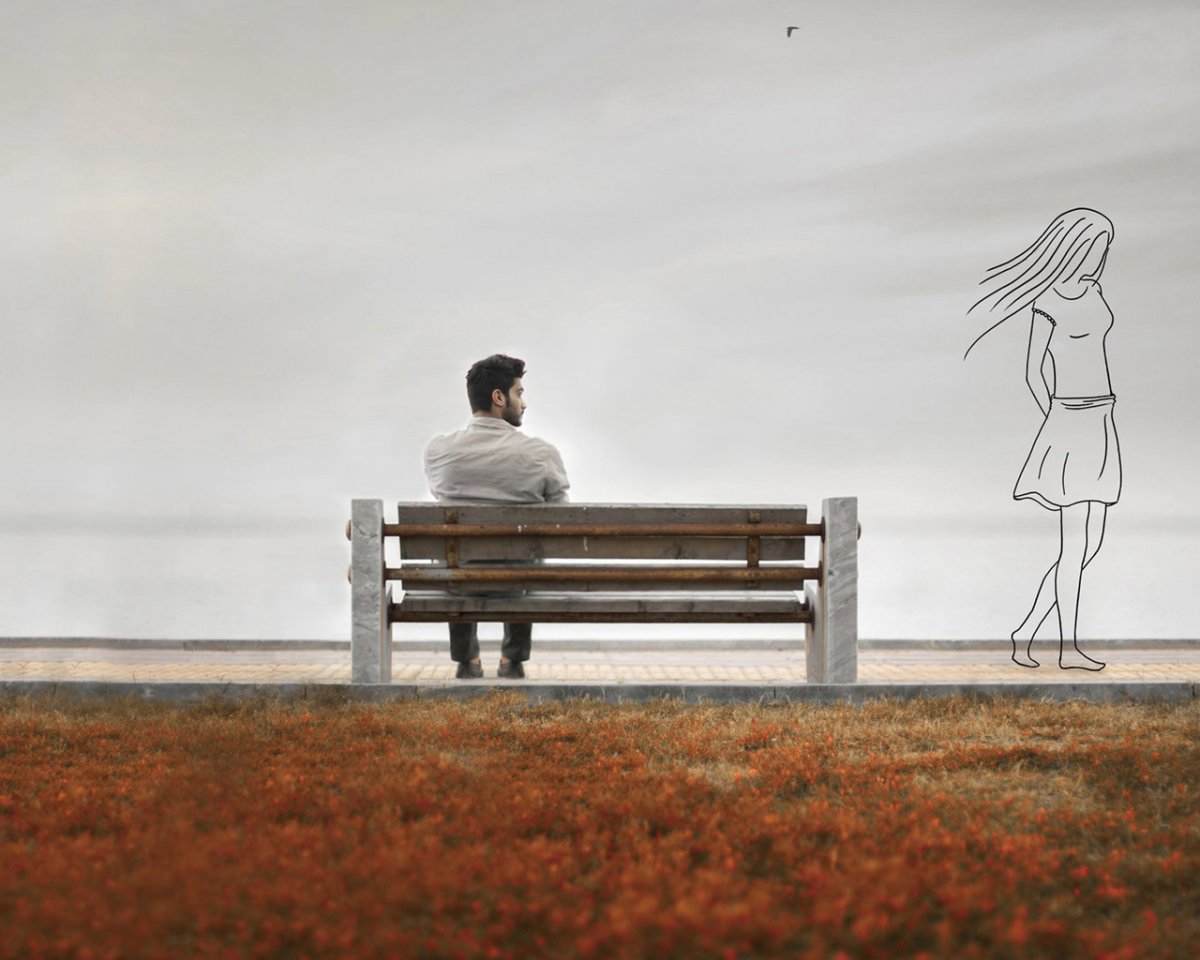 Парень на скамейке одиночестве