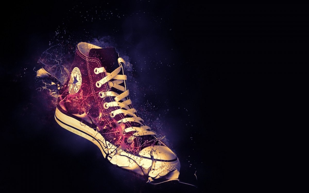 Кроссовки на красивом фоне