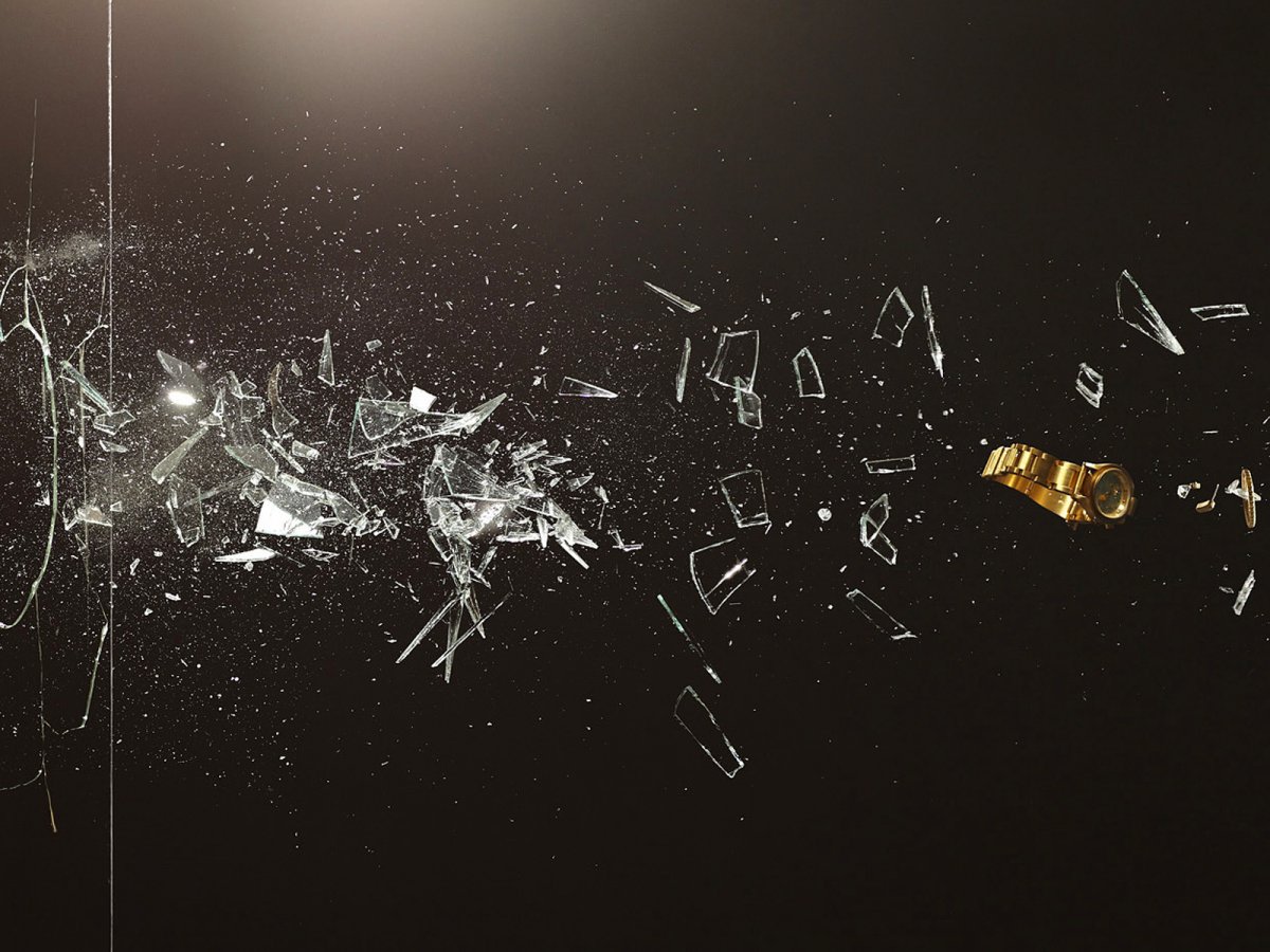 Разбитое стекло монитора