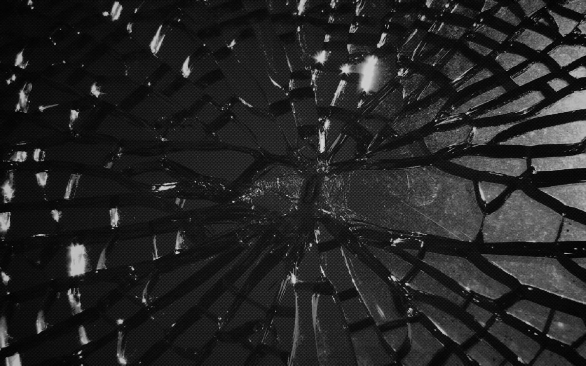 Треснутое стекло
