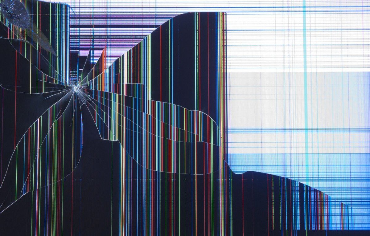 Сломанный экран телевизора