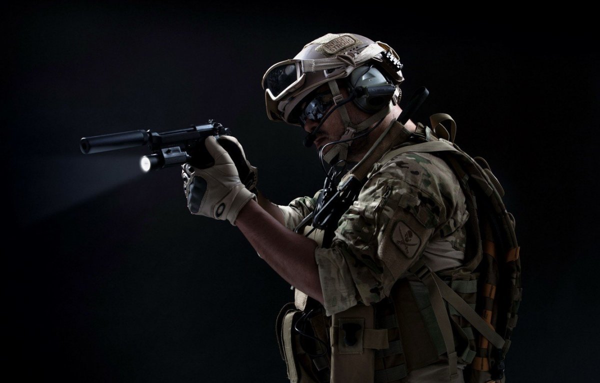 Спецназовец на фоне