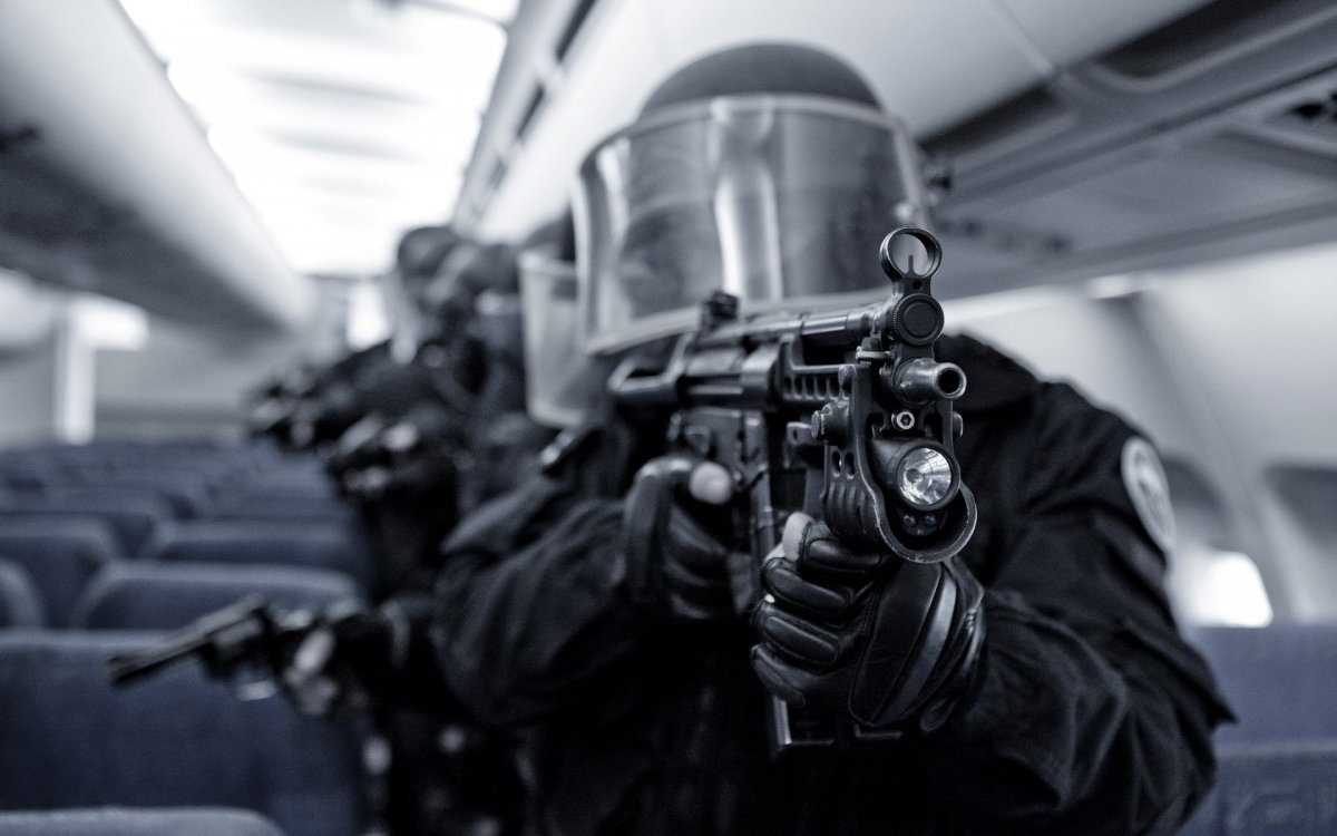Шлем GIGN