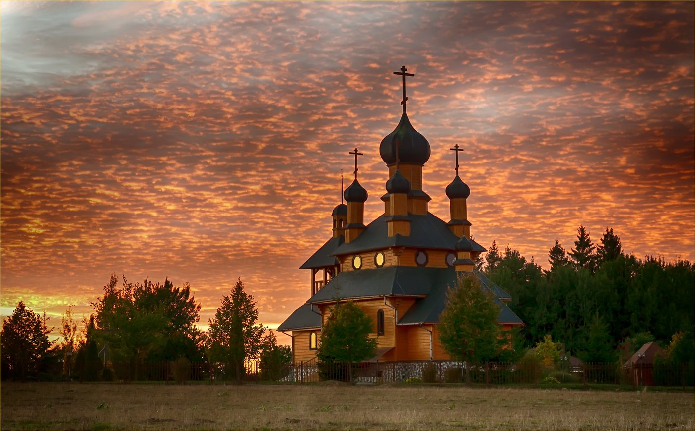 Деревянная Церковь на закате