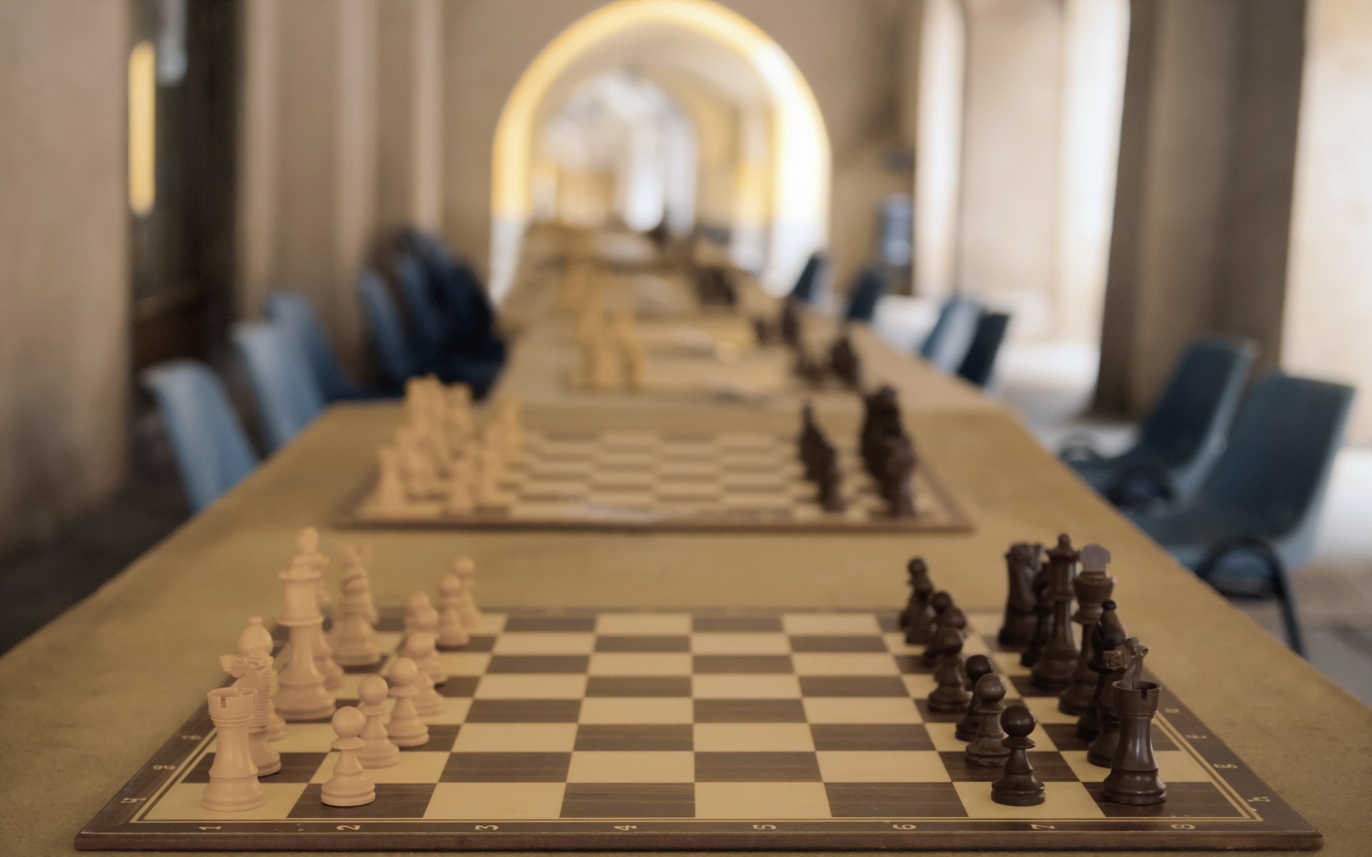 Chess is a game. Шахматы. Шахматы красивые. Шахматы спорт. Шахматный зал.