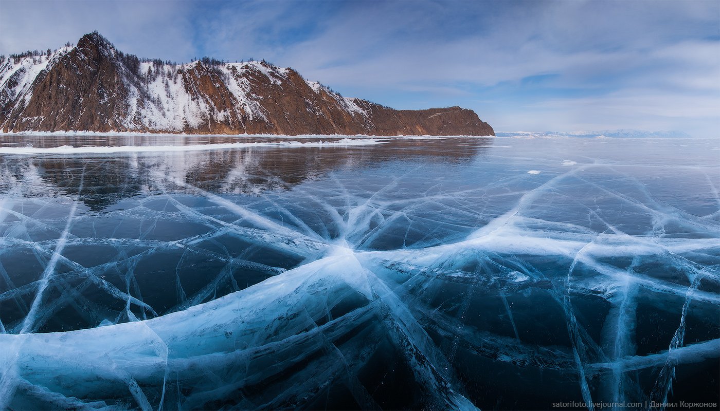Озера озеро лед ледяной. Озеро Байкал лед. Замерзший Байкал. Замерзшее озеро Байкал. Замерзший лед Байкал.
