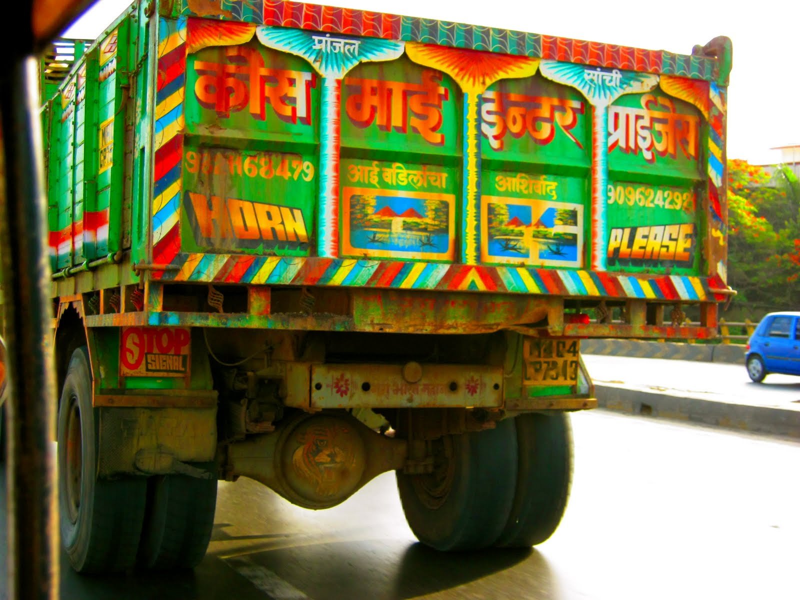 Грузовик 4 буквы. Индийские Грузовики. Грузовики в Индии. Грузовые машины в Индии. Индийский грузовик фирма.