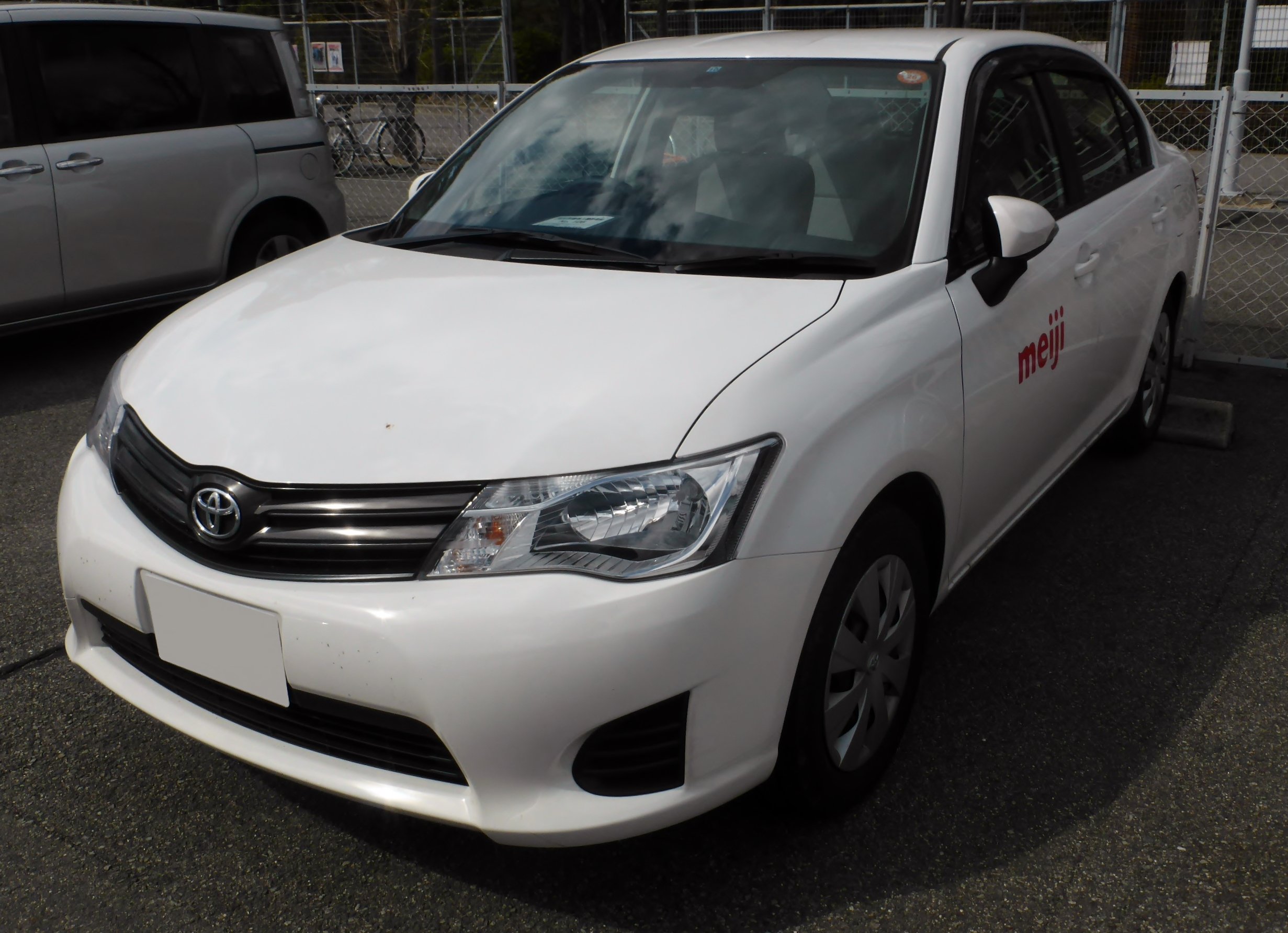 Продажа тойота королла аксио. Toyota Corolla Axio 2013. Toyota Corolla Axio e160. Toyota Corolla Axio 2012. Тойота Королла Аксио 2014.