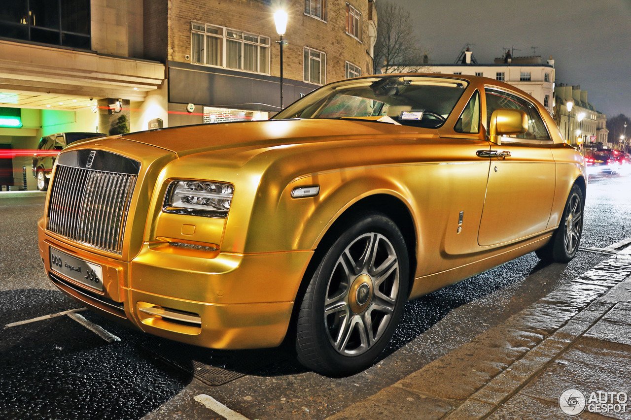 Крутой rolls royce. Rolls Royce Phantom Coupe 2021. Роллс Ройс Фантом золотой. Машина Роллс Ройс золотой. Роллс Ройс Фантом купе 2022.
