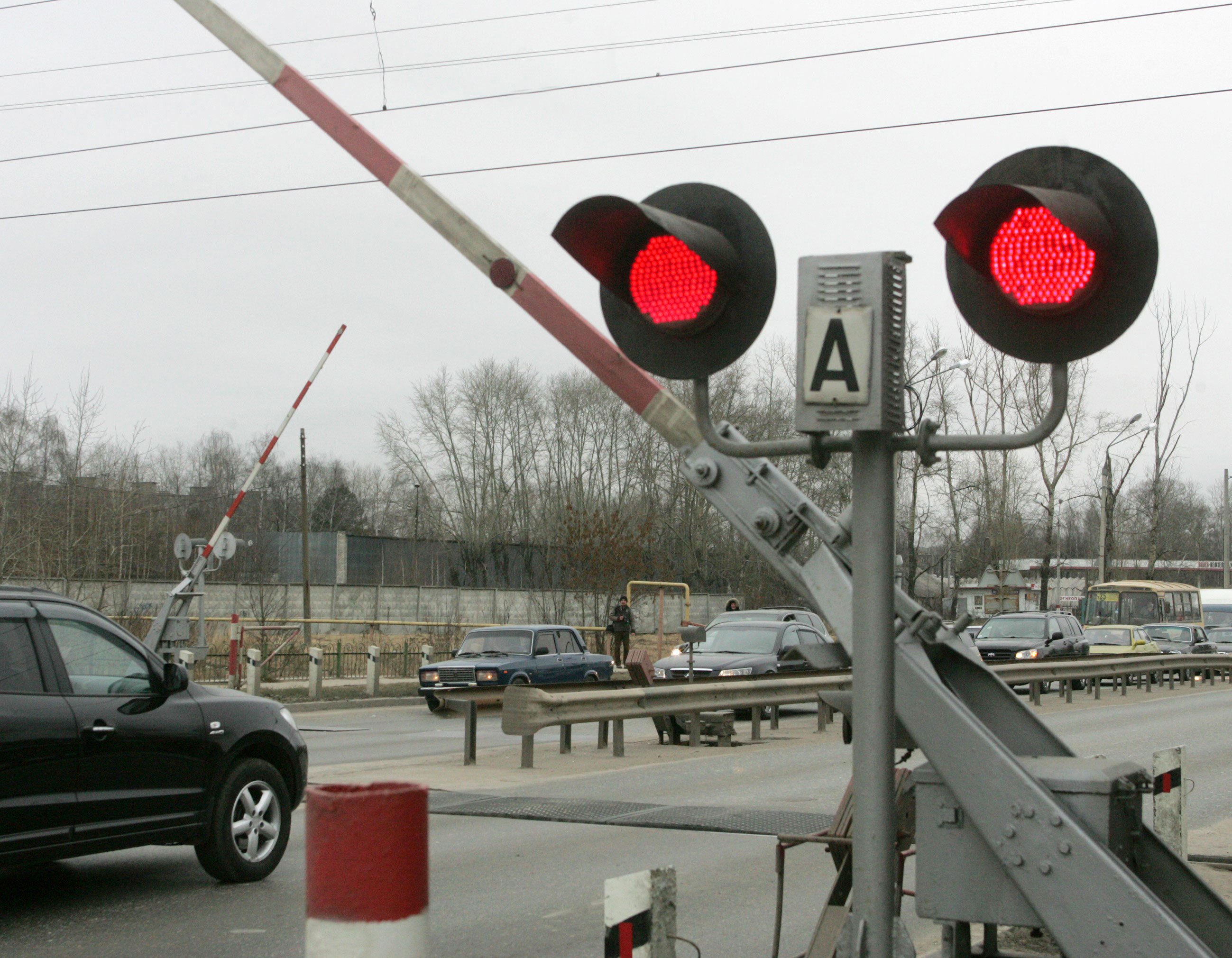 Штрафы гибдд светофор красный. Шлагбаум Железнодорожный. Железнодорожный переезд. Светофор на ЖД переезде. Шлагбаум светофор.
