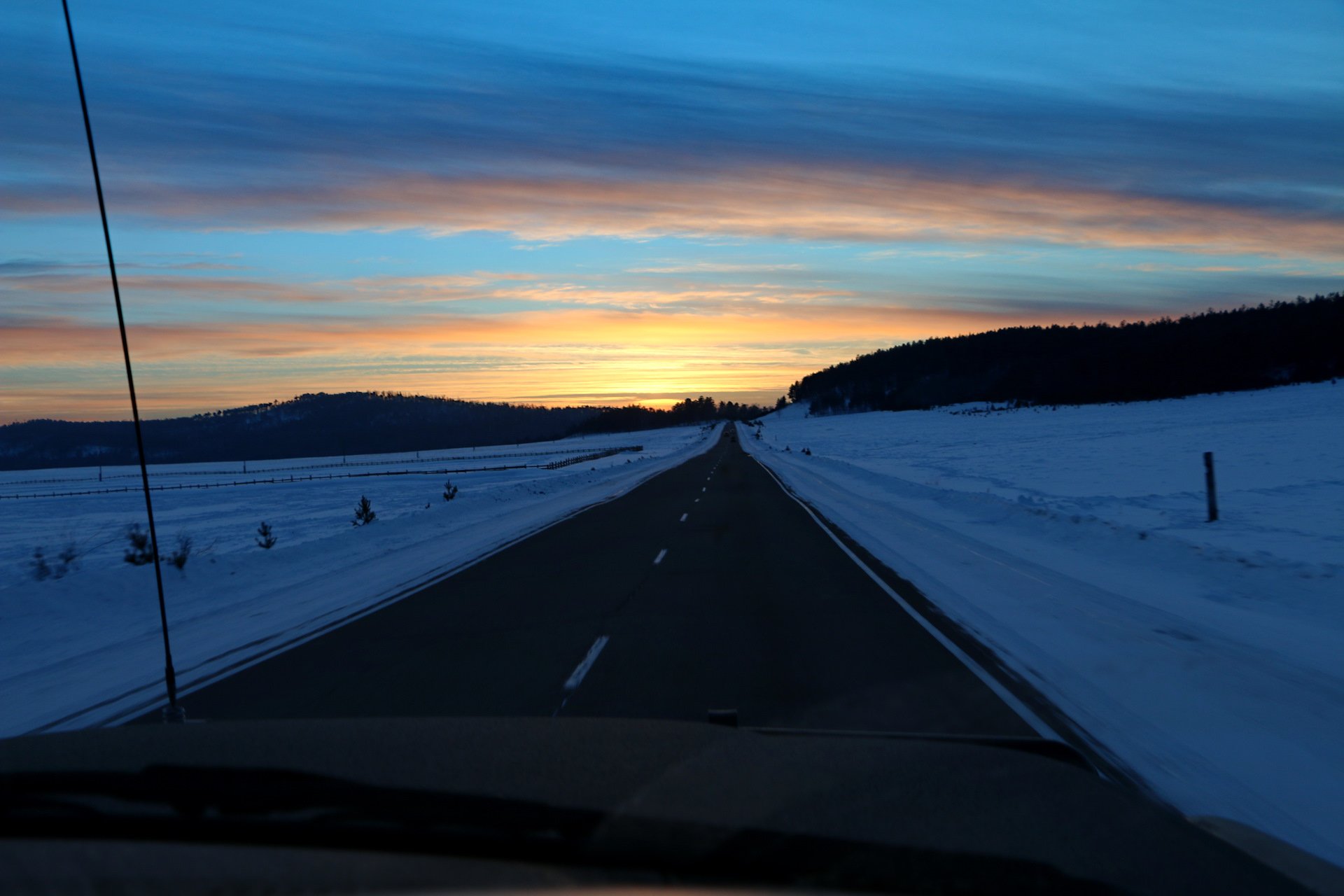 Дорога домой машина. Зимняя дорога. Дорога зимой. Дорога зимой на машине. Ночная зимняя дорога.