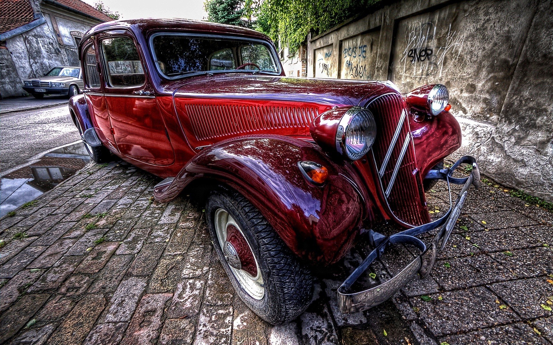 Старая красная машина - 45 фото